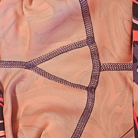 Under Armour No Slip Waistband Leggings Color Pinks and Purples Size Large 12-14 - Picture 5 of 8